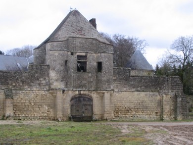 Cahteau de Nouve. Inserted 12-22-2010 11:29 A.M. This is from Wikimedia Commons